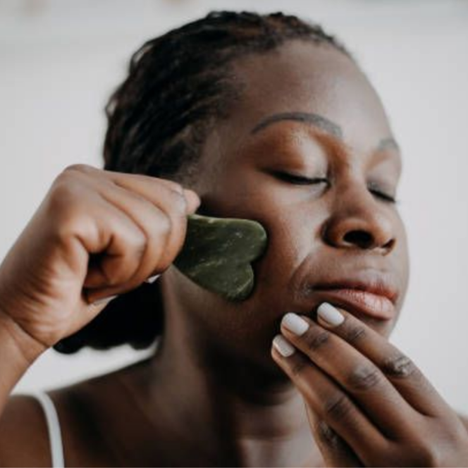 ROULEAU & GUA SHA EN PIERRE DE JADE