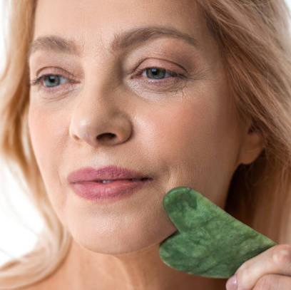 ROULEAU & GUA SHA EN PIERRE DE JADE